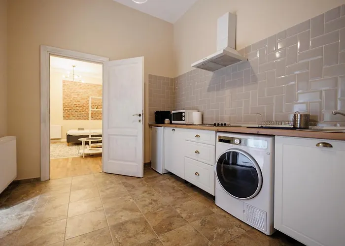 Jolie Flat In The Heart Of The