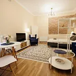 Jolie Flat In The Heart Of The